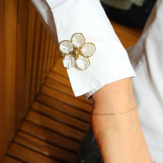 Fleur en nacre avec bordure dorée - 1 set (2 pièces)